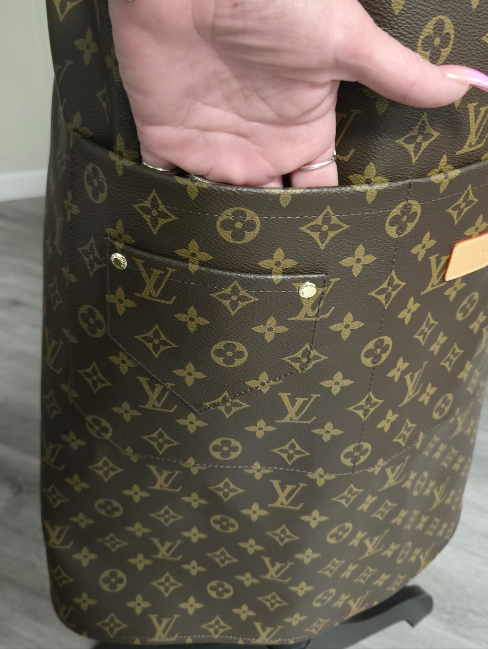 New Monogran Canvas Apron - Picture 6 of 12